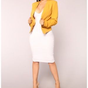 Classy woman blazer in mustard fashion nova